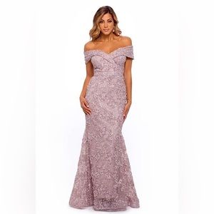 XSCAPE Embroidered Off-the-Shoulder Short Sleeve Lace A-line Gown NWT - Size 4